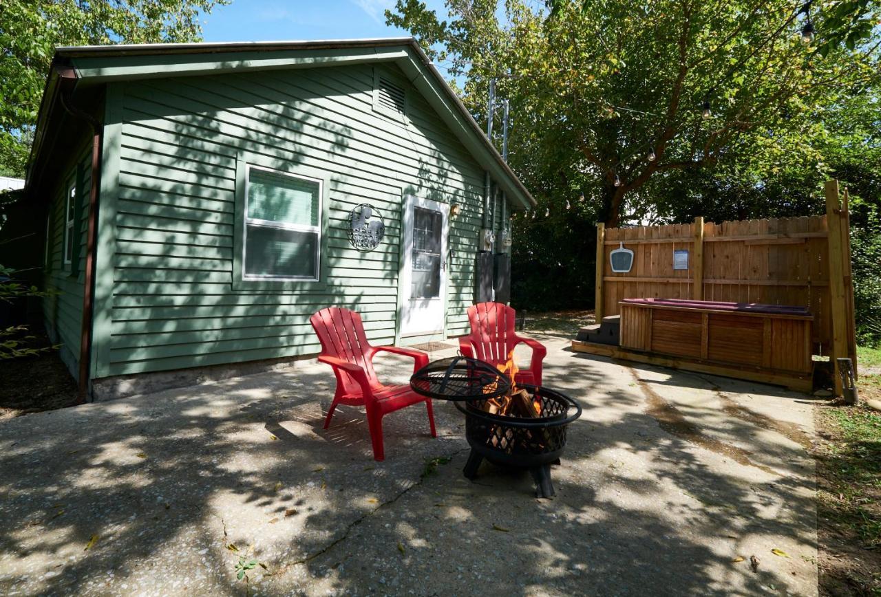 Steps From Downtown Pigeon Forge Parkway + Private Hottub And Firepit - Wifi - Firefly Bungalows Exterior photo