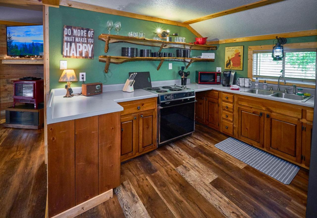 Steps From Downtown Pigeon Forge Parkway + Private Hottub And Firepit - Wifi - Firefly Bungalows Exterior photo